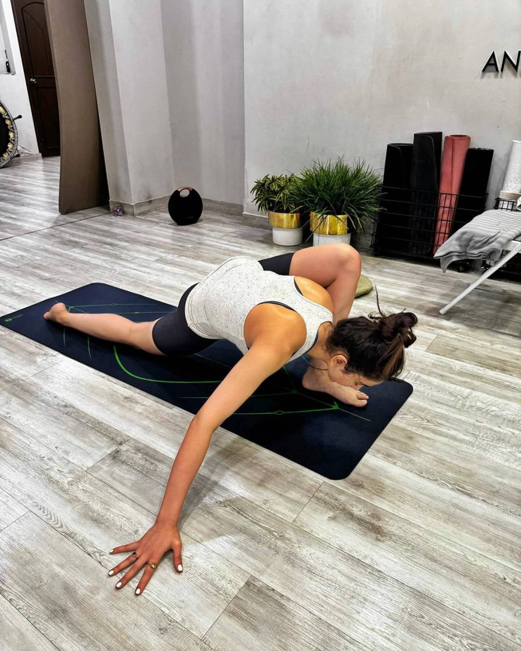 Ünlü oyuncu yürekleri ağza getirdi! Apar topar hastaneye kaldırıldı 2